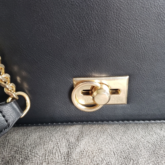 Black evening purse with gold strap - Picture 4 of 6